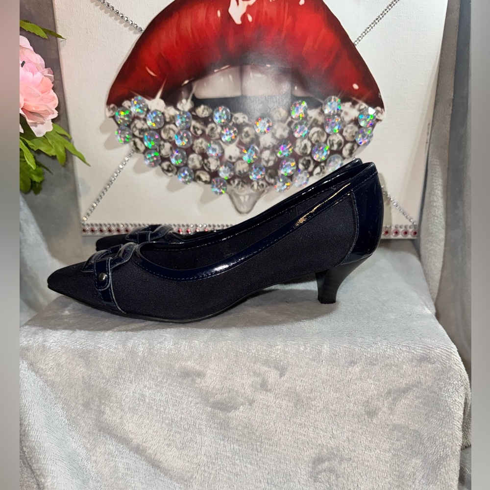 Anne Klein Melanie flex Pointed Toe Pumps - Picture 2 of 3